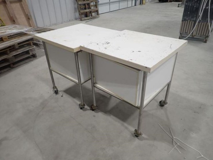 qty-of-(2)-30-in.-x-30-in.-rolling-tables-image-4