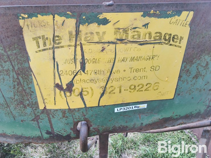 the-hay-manager-bale-feeder-image-15