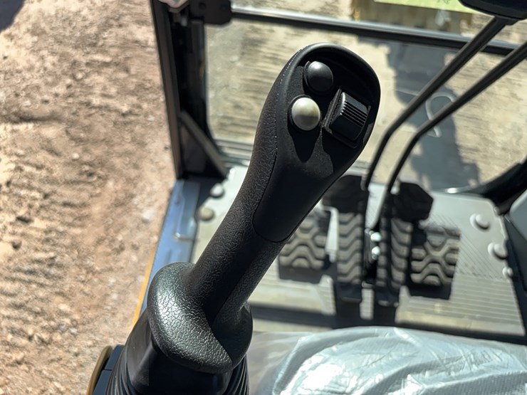 caterpillar-320gc-image-30