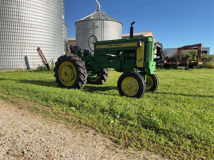 john-deere-320s-image-1