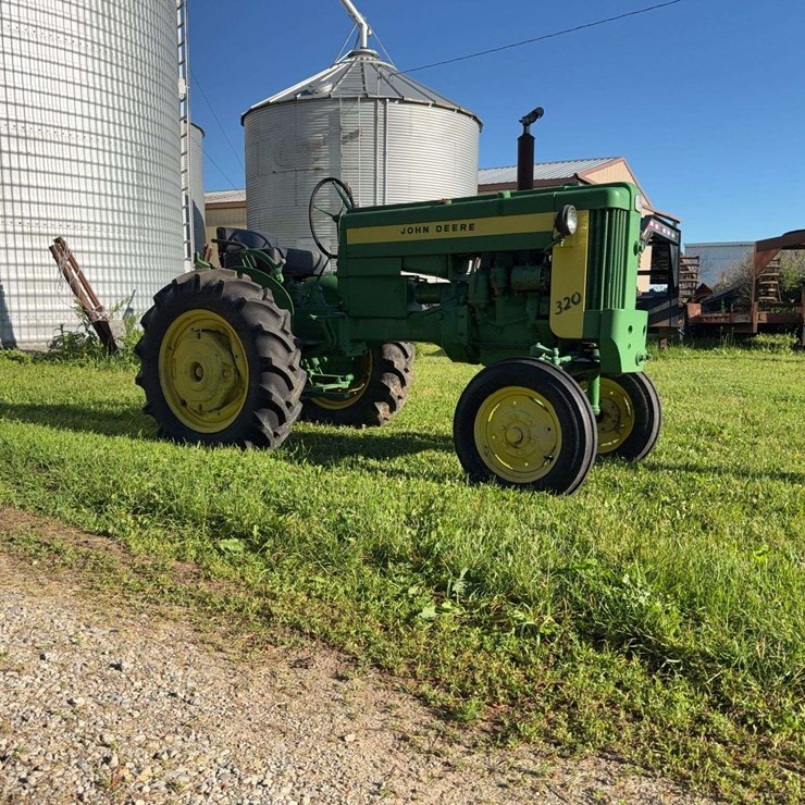 JOHN DEERE 320S
