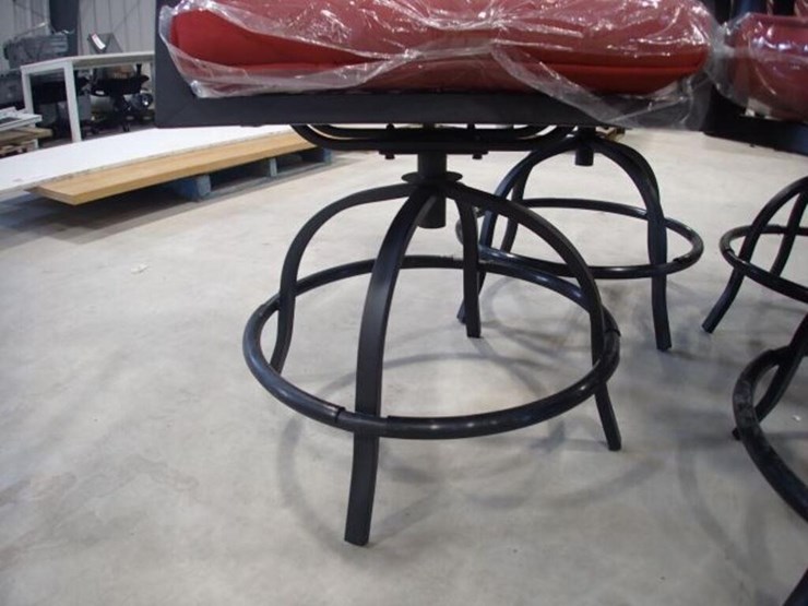 qty-of-(4)-metal-bar-chairs-image-9
