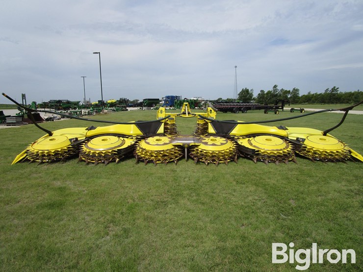 2019-john-deere-772-image-2