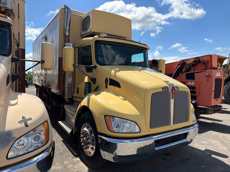 2014-kenworth-t370-image-2