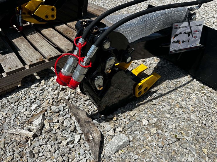 zjg-m-drg-mini-skid-steer-digger-attachment-image-6
