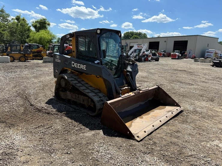 deere-323d-image-6