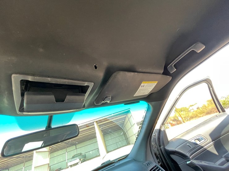 2016-ford-explorer-image-90