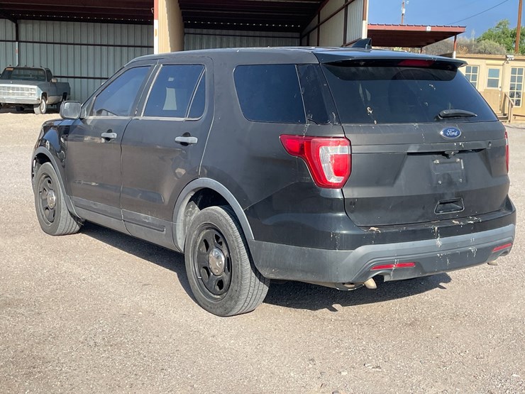 2016-ford-explorer-image-7