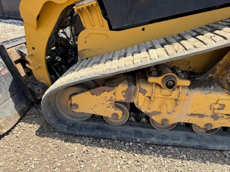 2019-caterpillar-239d3-image-18