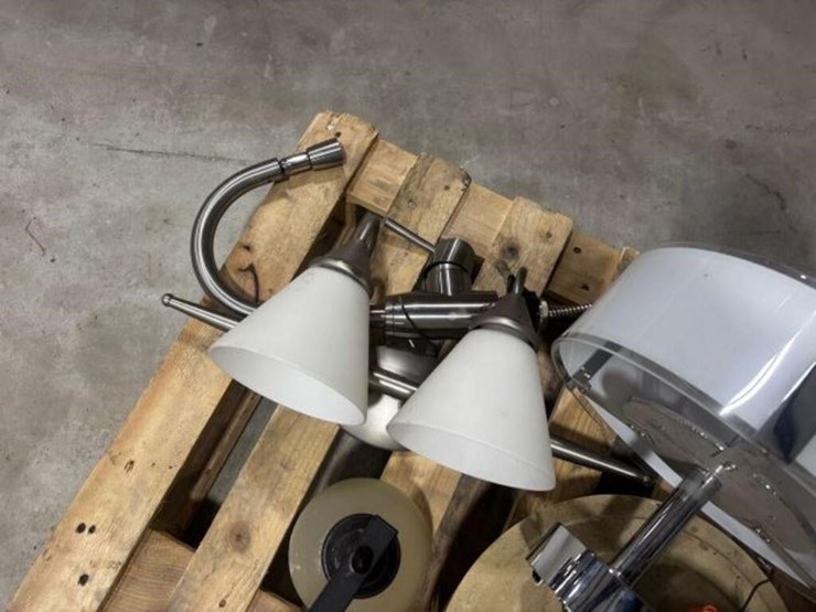 qty-of-(5)-asst'd-light-fixtures-&-stainless-steel-image-1