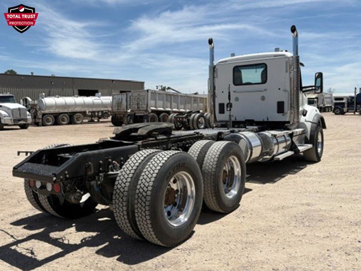 2023-kenworth-t880-image-3