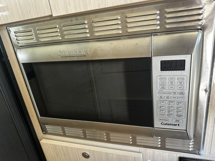 #2492-•-2014-mercedes-benz-airstream-motorhome-image-57