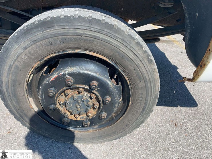2015-ford-f350-image-23