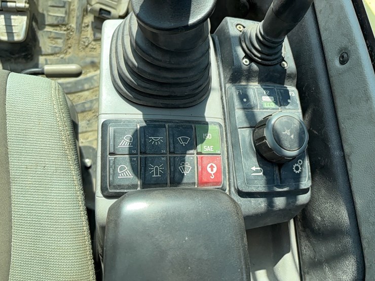 2017-wacker-neuson-et145-image-30
