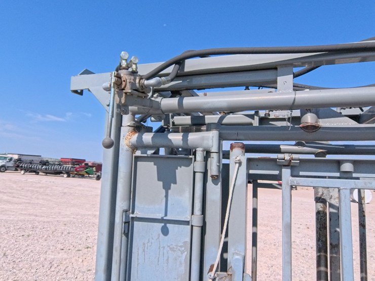 #1089-•-pearson-hydraulic-squeeze-chute-image-6
