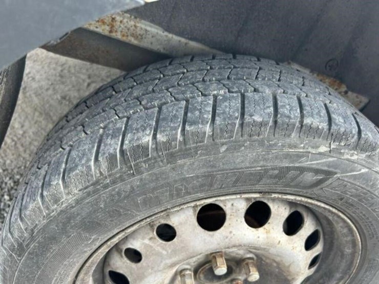 2014-ford-cargo-image-44