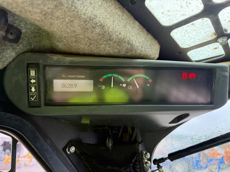 2018-deere-323e-image-23