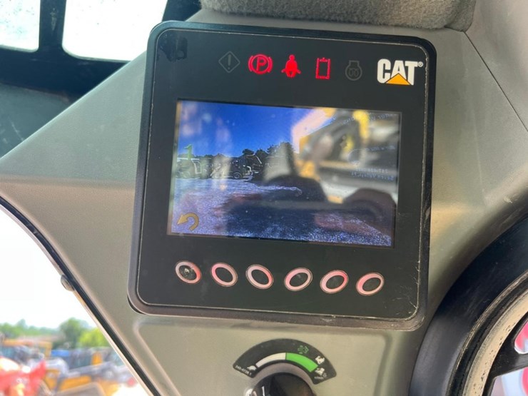 2018-caterpillar-262d-image-23