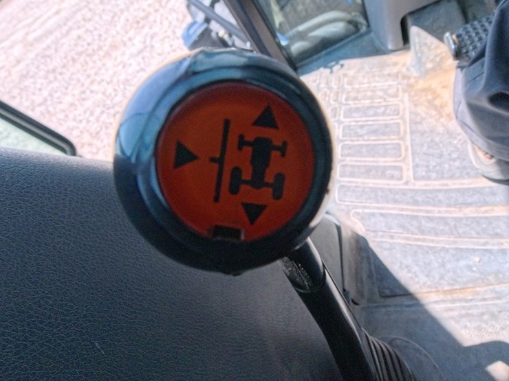 2004-new-holland-tl100a-image-47