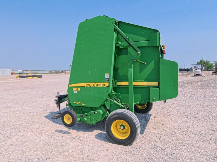 2009-john-deere-568-image-1