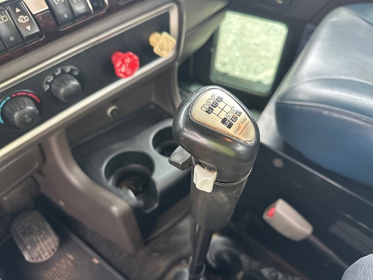 2013-kenworth-t800-image-45