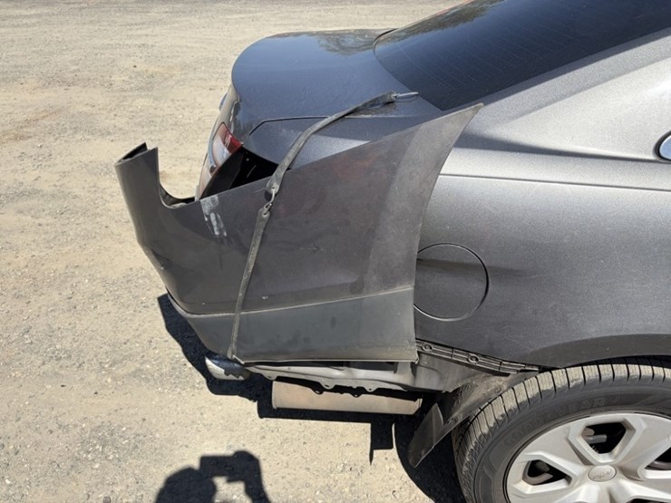 2015-ford-taurus-sedan-image-23