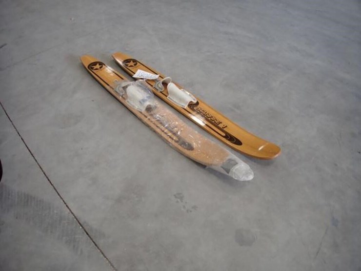 starfire-water-skis-image-3