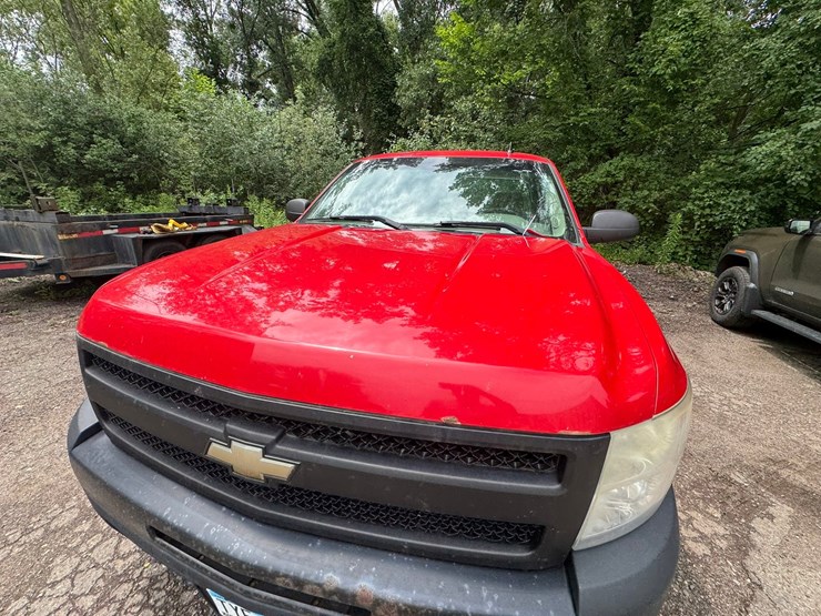 #1868-•-2009-chevy-silverado-pickup-truck-image-9
