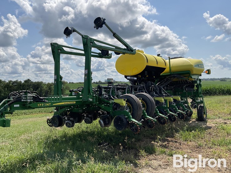 2017-john-deere-1775nt-image-1