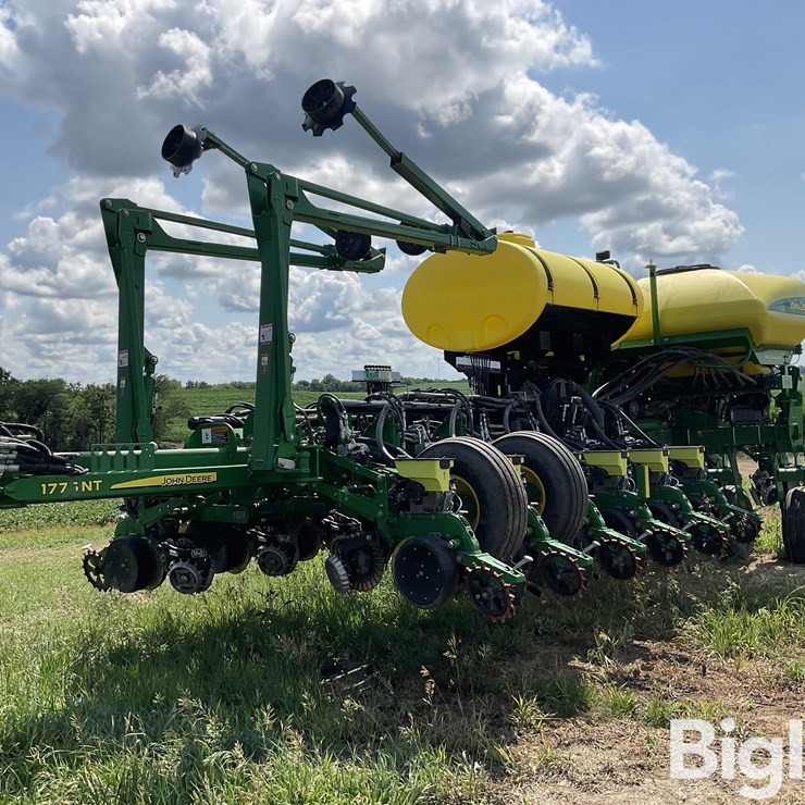 2017 JOHN DEERE 1775NT