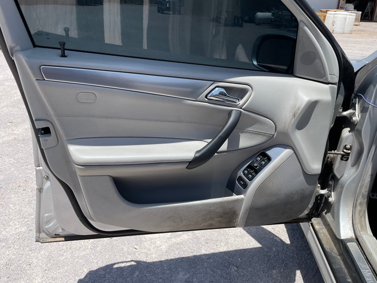 #162-•-2005-mercedes-c230-kompressor-(clean-nm-title)-image-39