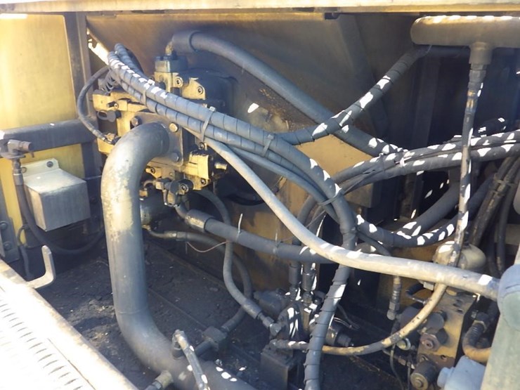 caterpillar-325l-image-28