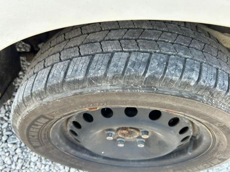 2015-ford-cargo-image-34