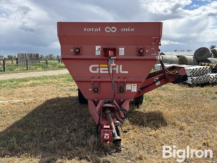 gehl-mf8335-total-mix-feeder-wagon-image-2