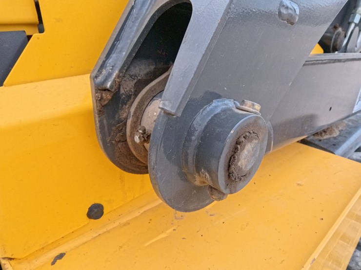 2017-new-holland-l230-image-34
