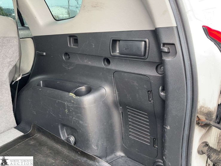 2011-toyota-rav4-image-35