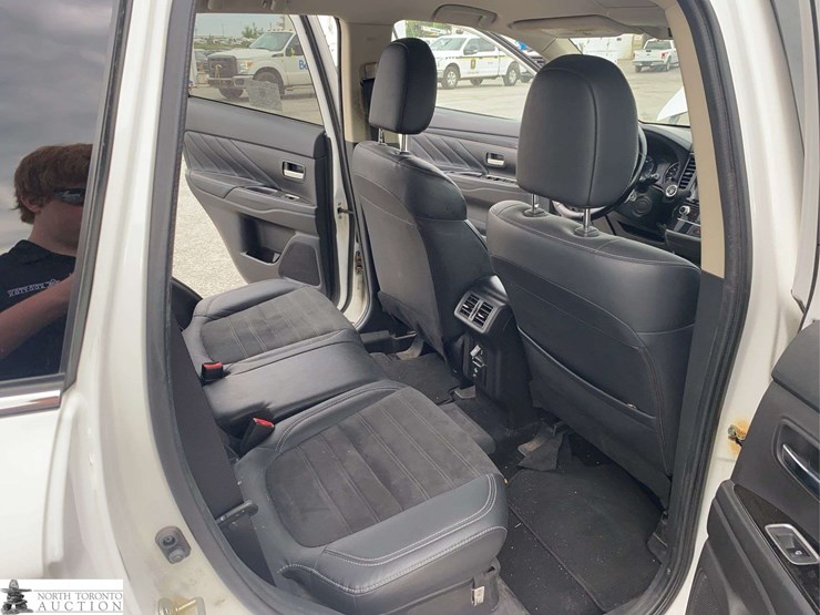 2022-mitsubishi-outlander-image-16