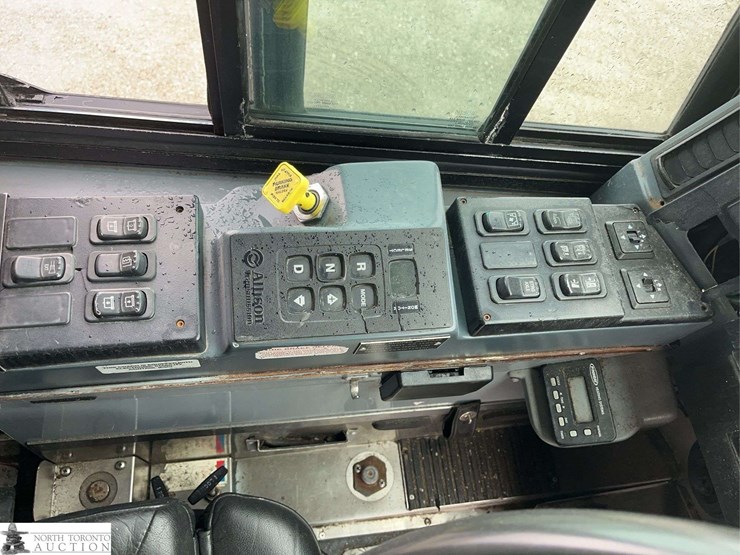 non-operable-2010-motor-coach-industries-d4500-t/a-passenger-wheelchair-accessible-bus-image-9