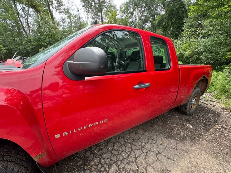 #1868-•-2009-chevy-silverado-pickup-truck-image-13