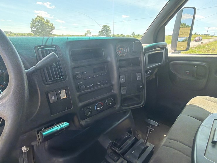 #45-•-2005-gmc-c6500-single-axle-dump-truck-image-12