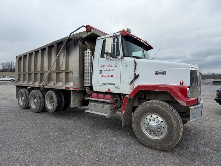 #90-•-1999-volvo-tri-axle-dump-truck-image-3