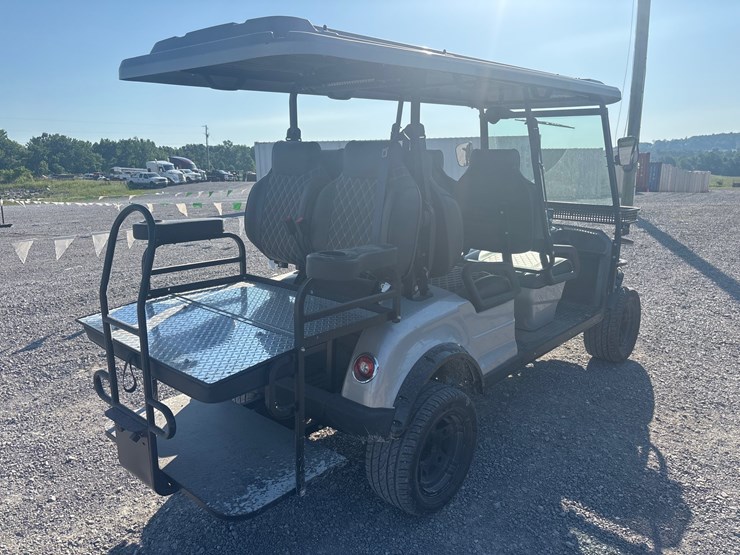 #42-•-2023-epic-e60l-6-passenger-electric-golf-cart-image-3