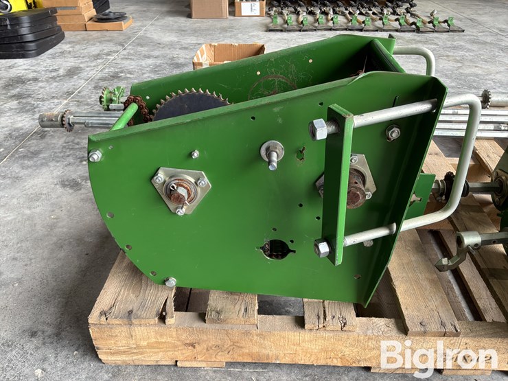 john-deere-12-image-17