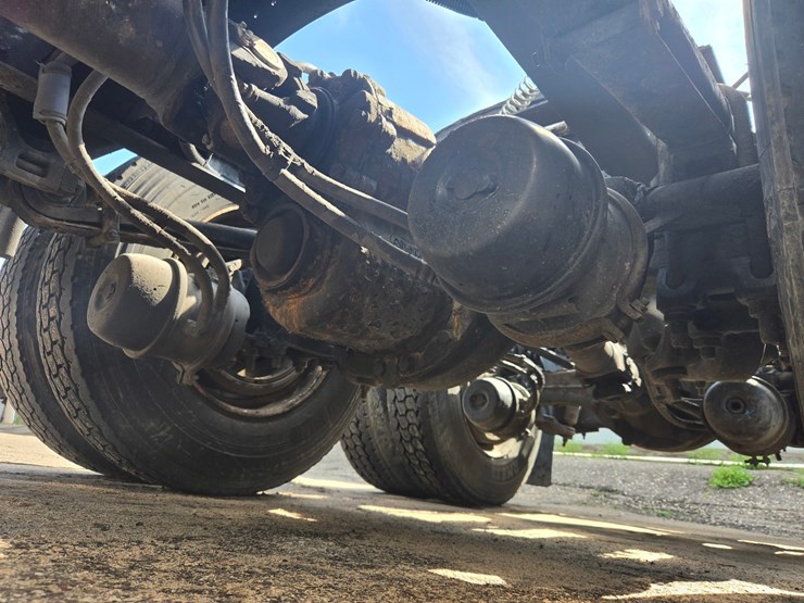 2015-kenworth-t680-image-35