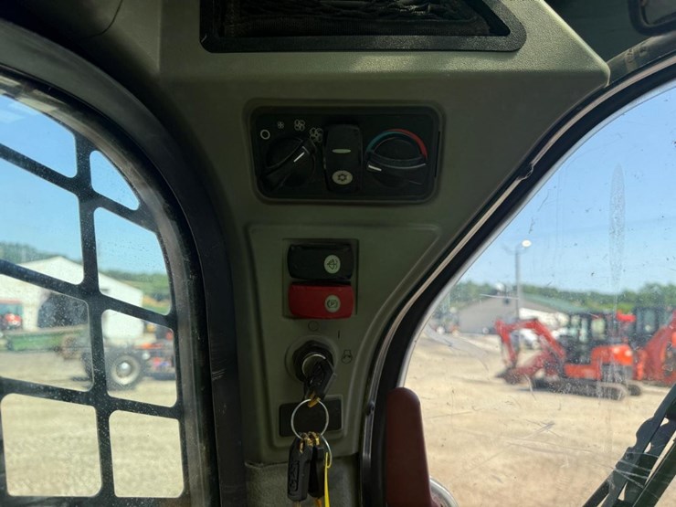 2015-caterpillar-277d-image-25