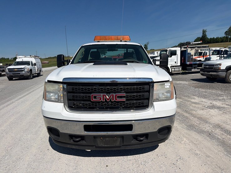 #62-•-2013-gmc-sierra-pickup-truck-image-2