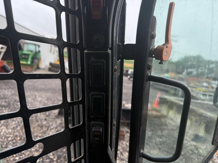 2020-bobcat-t595-image-28