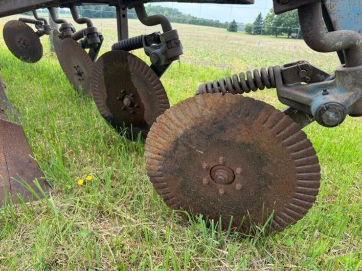 white-5-furrow-plow-image-9