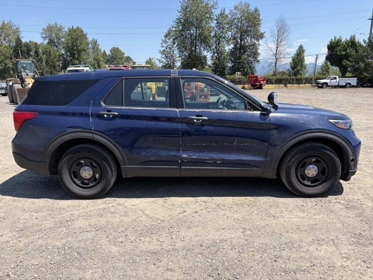 2020-ford-explorer-image-3