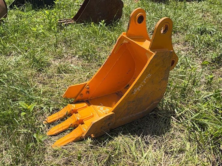 caterpillar-305-image-1